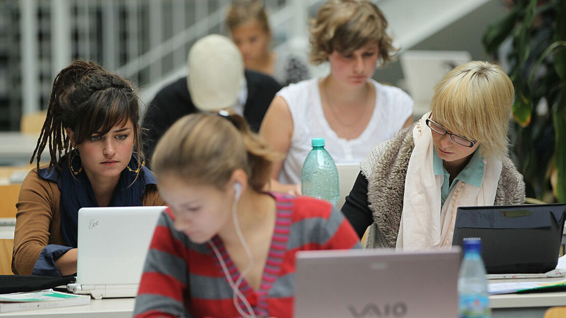 Studenti žele da se vrate u Srbiju, ali imaju jedan uslov: Radili bi za platu od minimum 1.400 evra