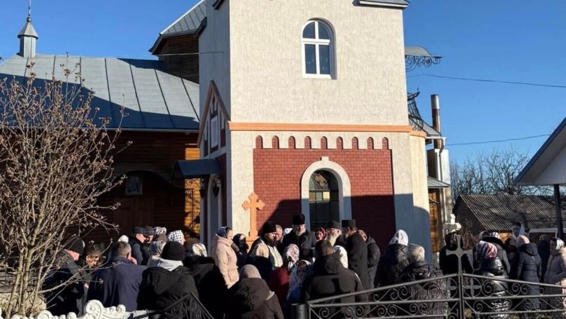Украјински расколници отели још три православна храма