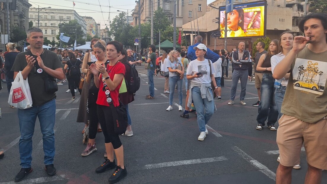 Nastavljen protest neformalne grupe "Pobunjeni univerzitet" ispred Vlade Srbije