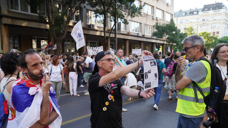 Članovi zborova i studenti u blokadi protestvovali ispred sedišta RIK-a